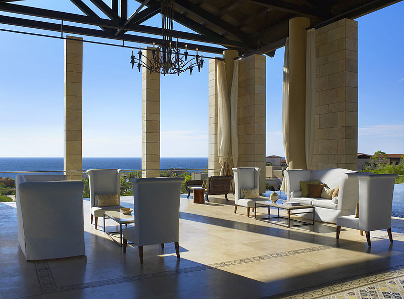 800px-The_Romanos,_a_Luxury_Collection_Resort,_Costa_Navarino